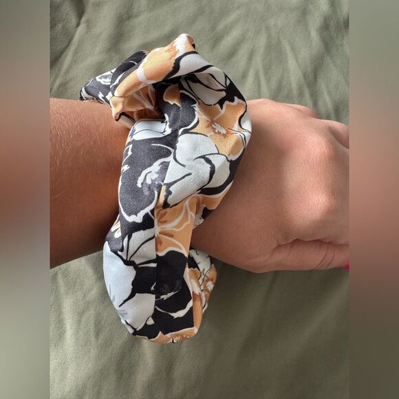 Black and Orange Hair Scrunchie with Floral Design Handmade - Picture 4 of 4